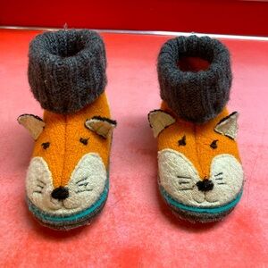 Kids Garnett Hill fox slippers.